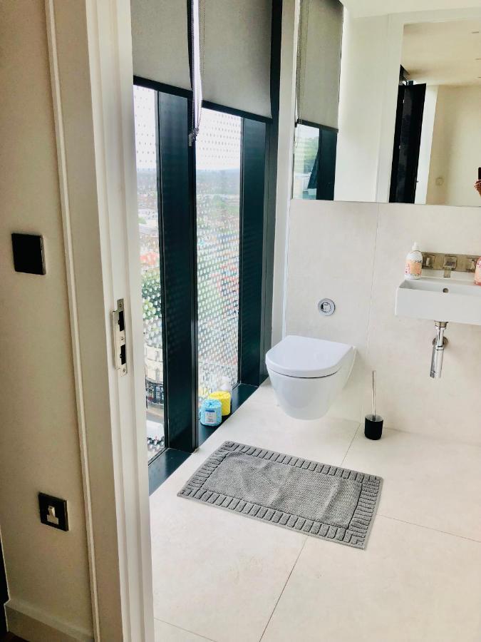 Luxury 2 Bedroom Apartment 20 Min From Central Londra Exterior foto